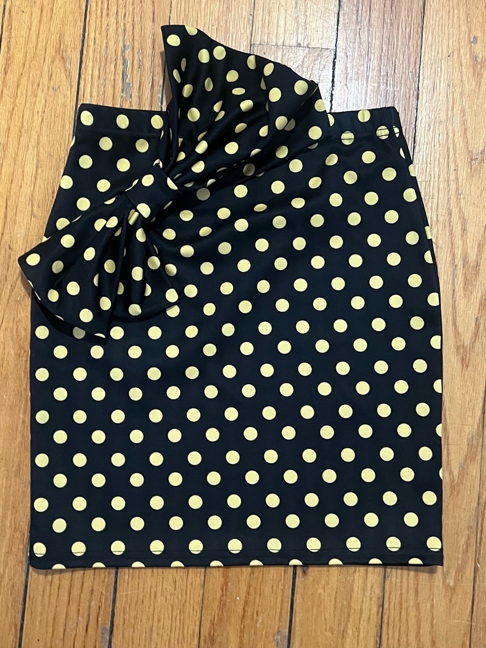 PrettyLittleThing Black Pencil Skirt with Yellow Polka Dots and Side Bow